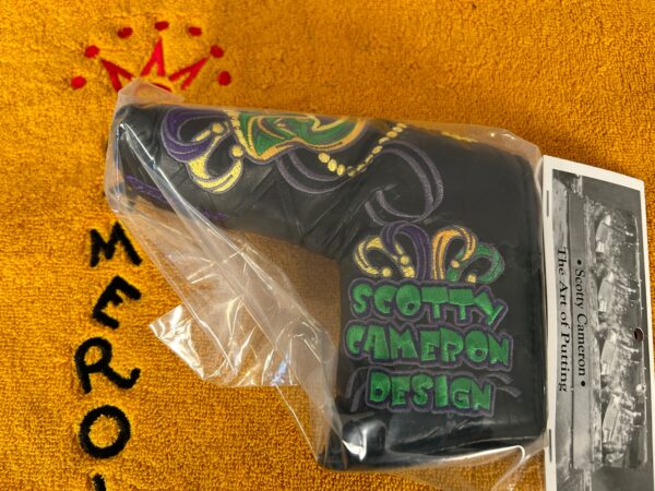 Scotty Cameron 2022 Mardi Gras Dancing Fleur de Lis bright pink pivot